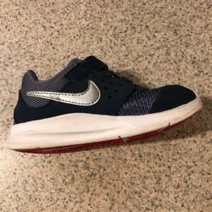 Nike toddler shoe size 8c